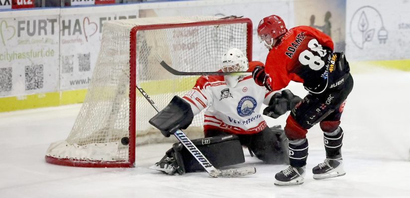 Topscorer Vaclav Adamec alleine vor dem Pegnitzer Schlussmann Filip Rieger.